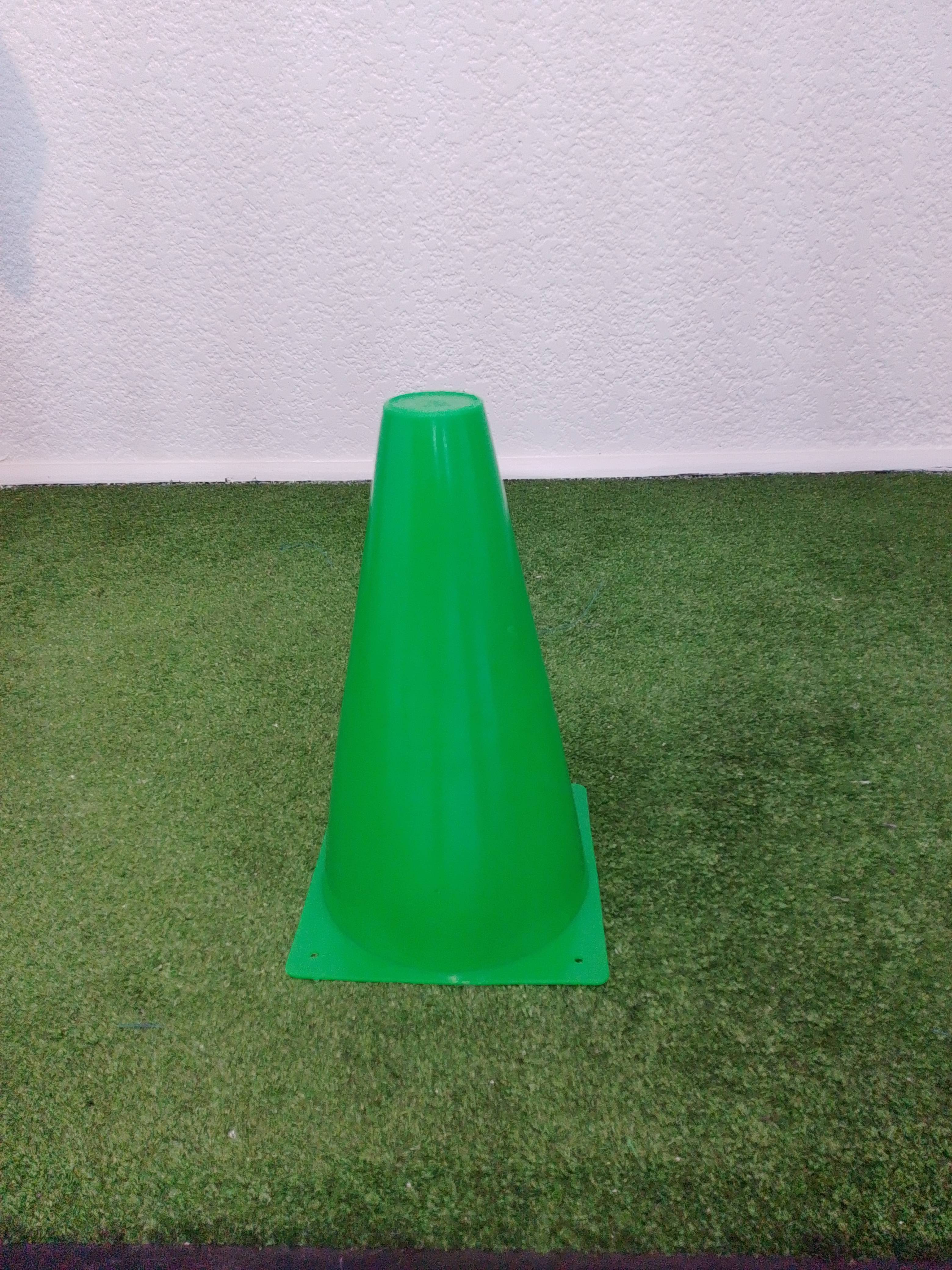 Cono de entrenamiento deportivo rígido