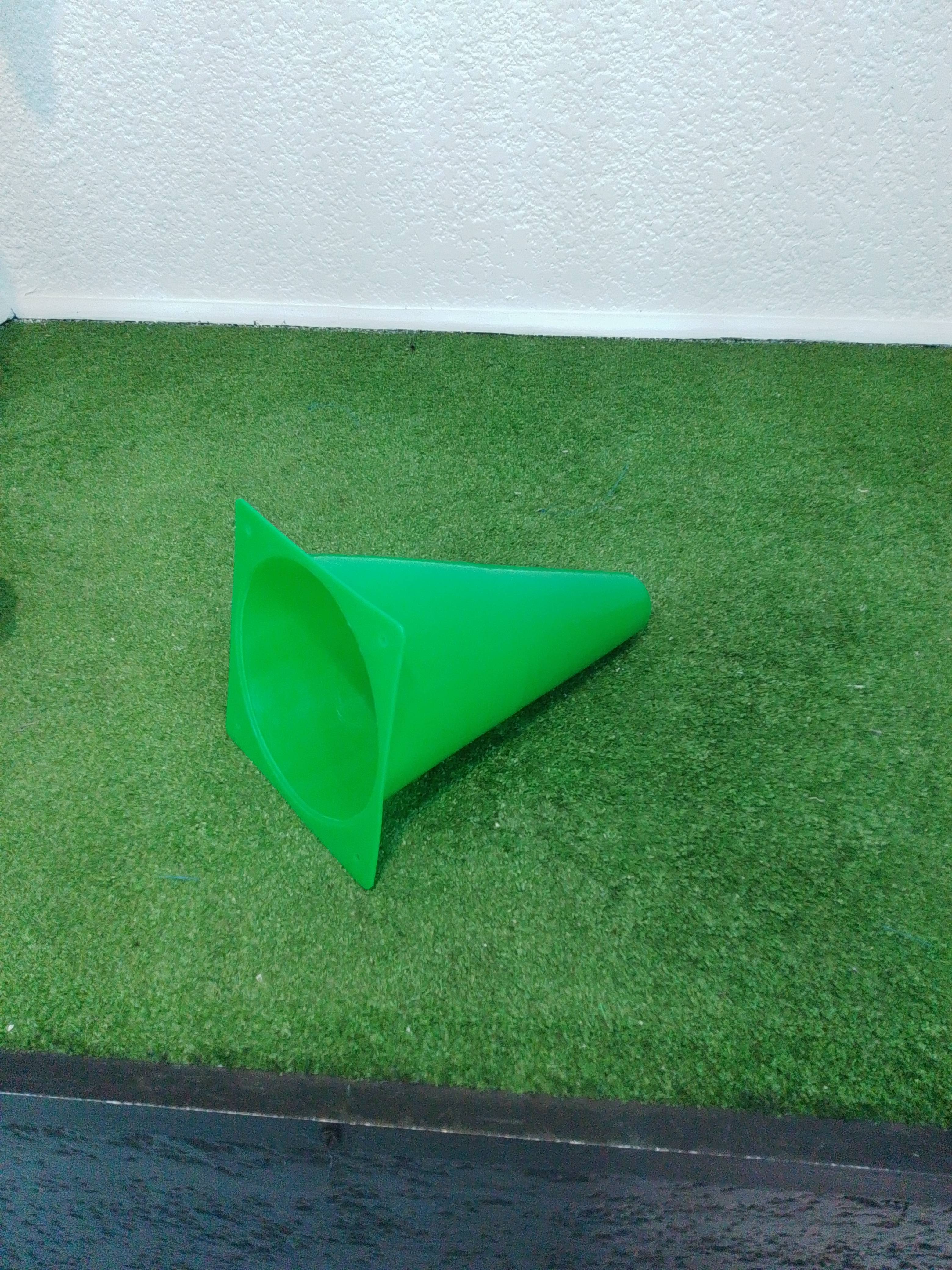 Cono de entrenamiento deportivo rígido