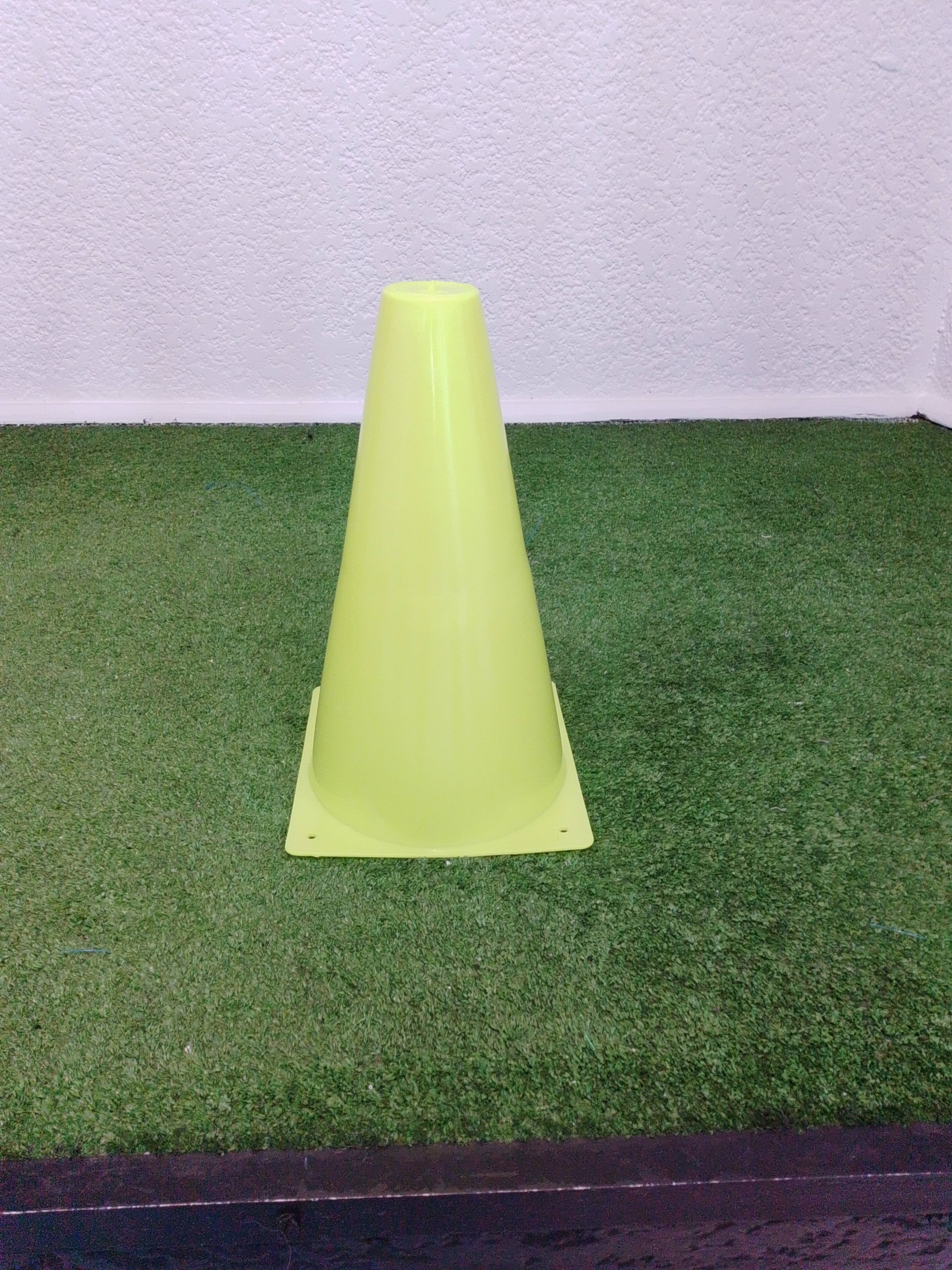 Cono de entrenamiento deportivo rígido