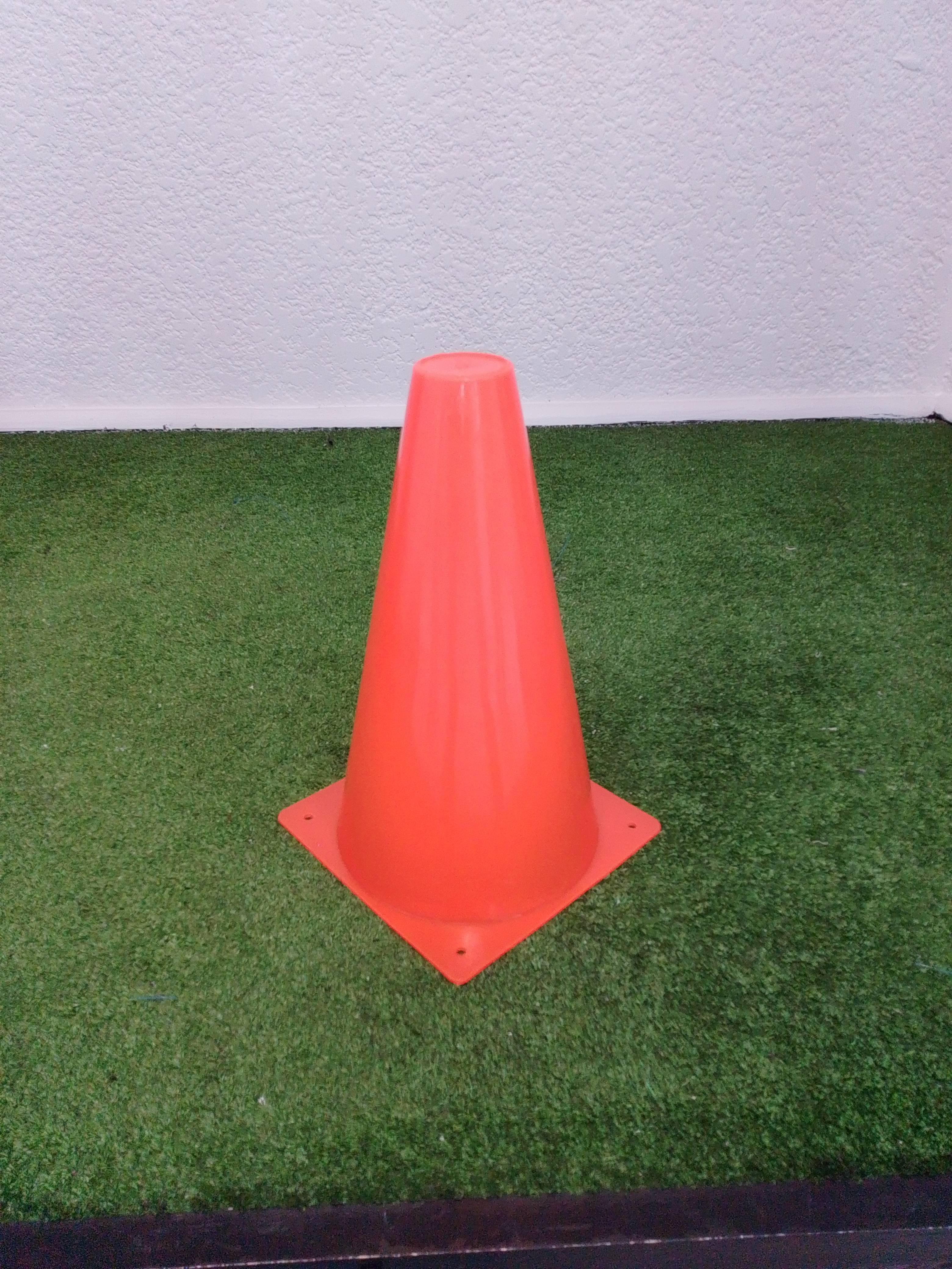 Cono de entrenamiento deportivo rígido