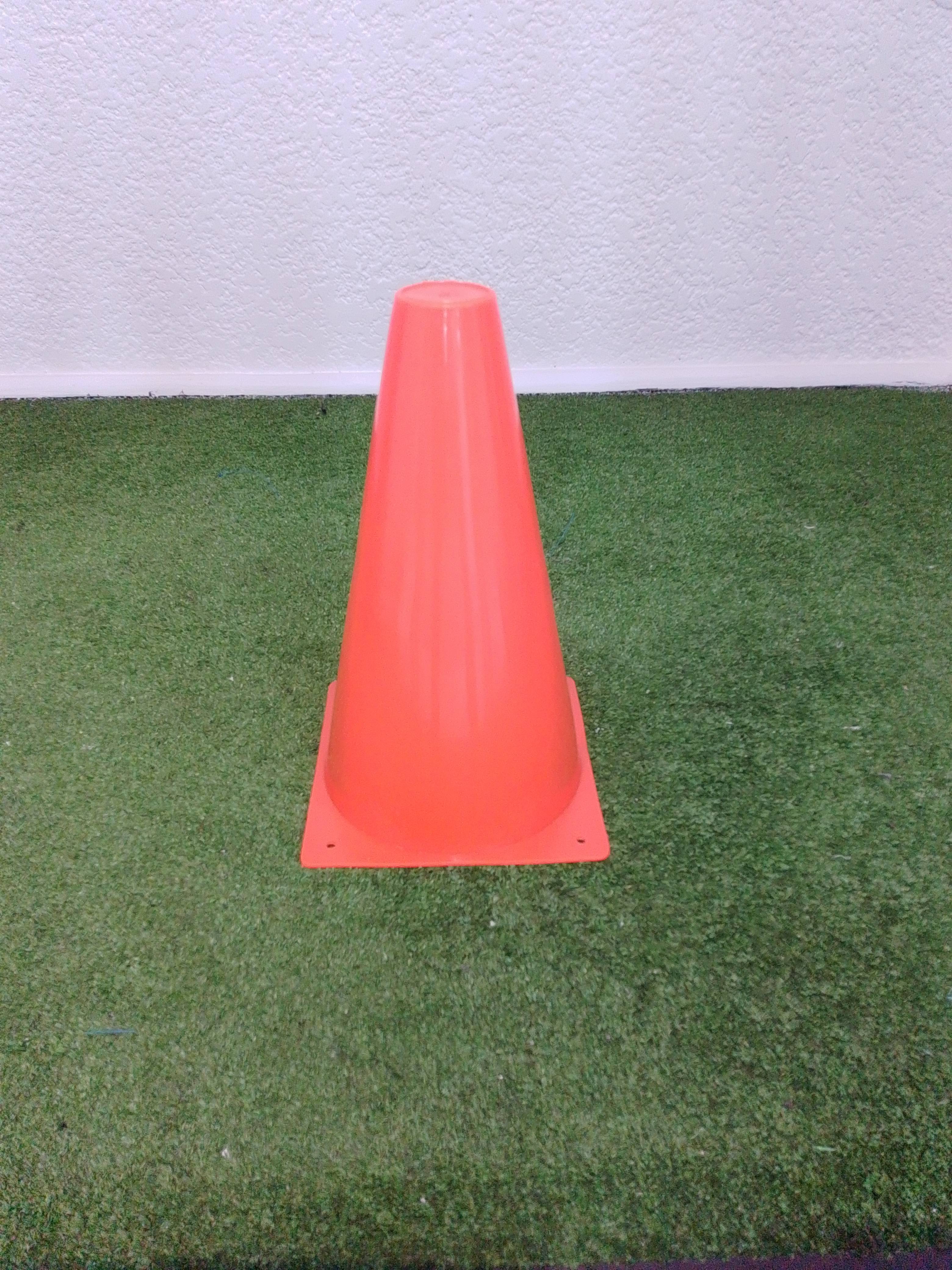 Cono de entrenamiento deportivo rígido