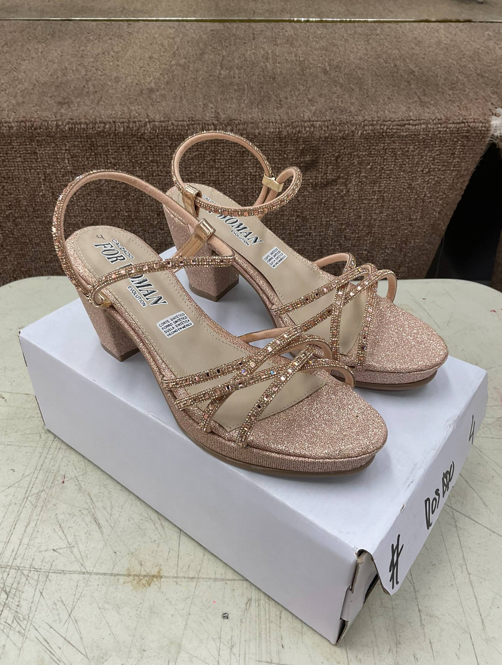Zapatillas de Tacón Ancho con Pedrería y Tiras Cruzadas para Dama
