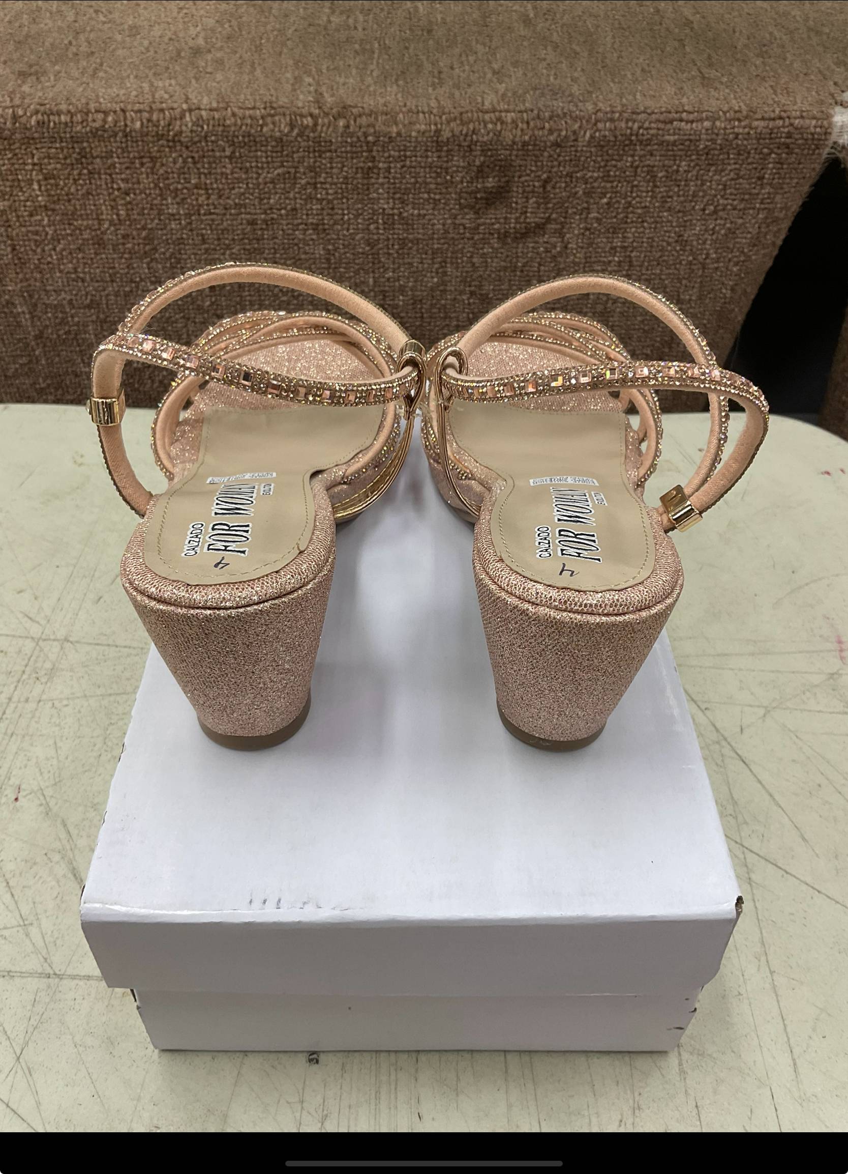 Zapatillas de Tacón Ancho con Pedrería y Tiras Cruzadas para Dama