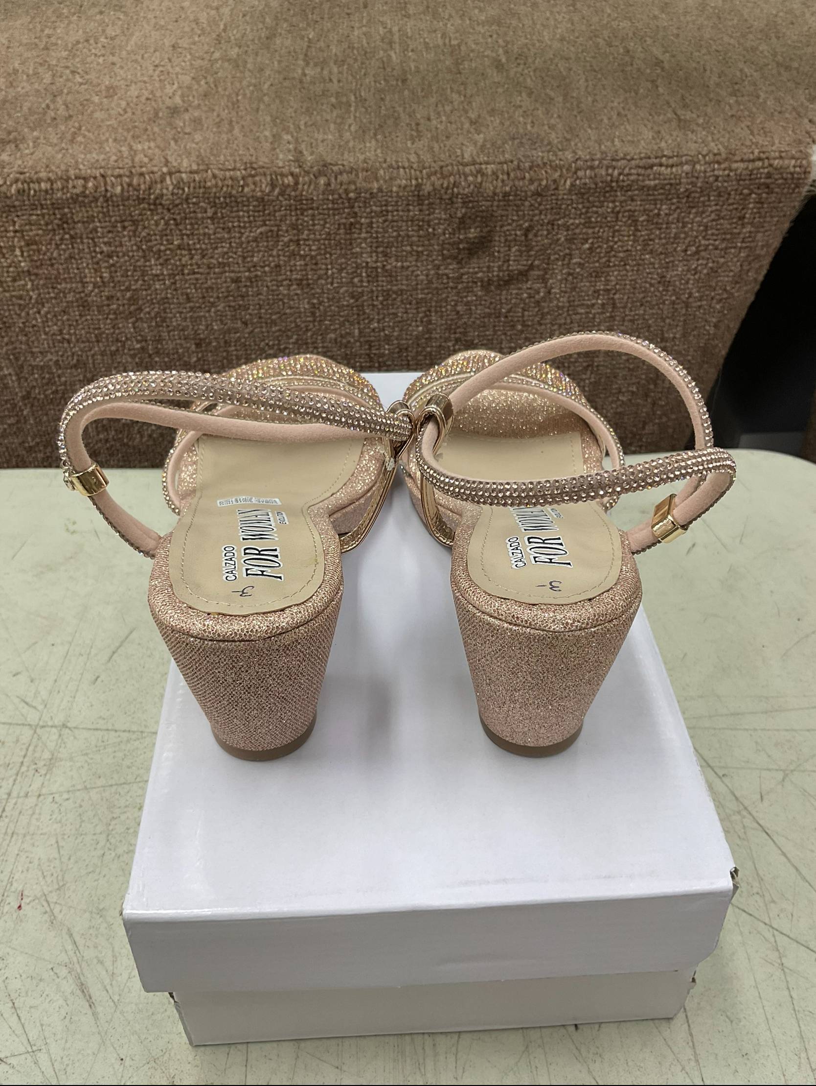 Zapatillas de Tacón Ancho con Banda de Pedrería para Dama