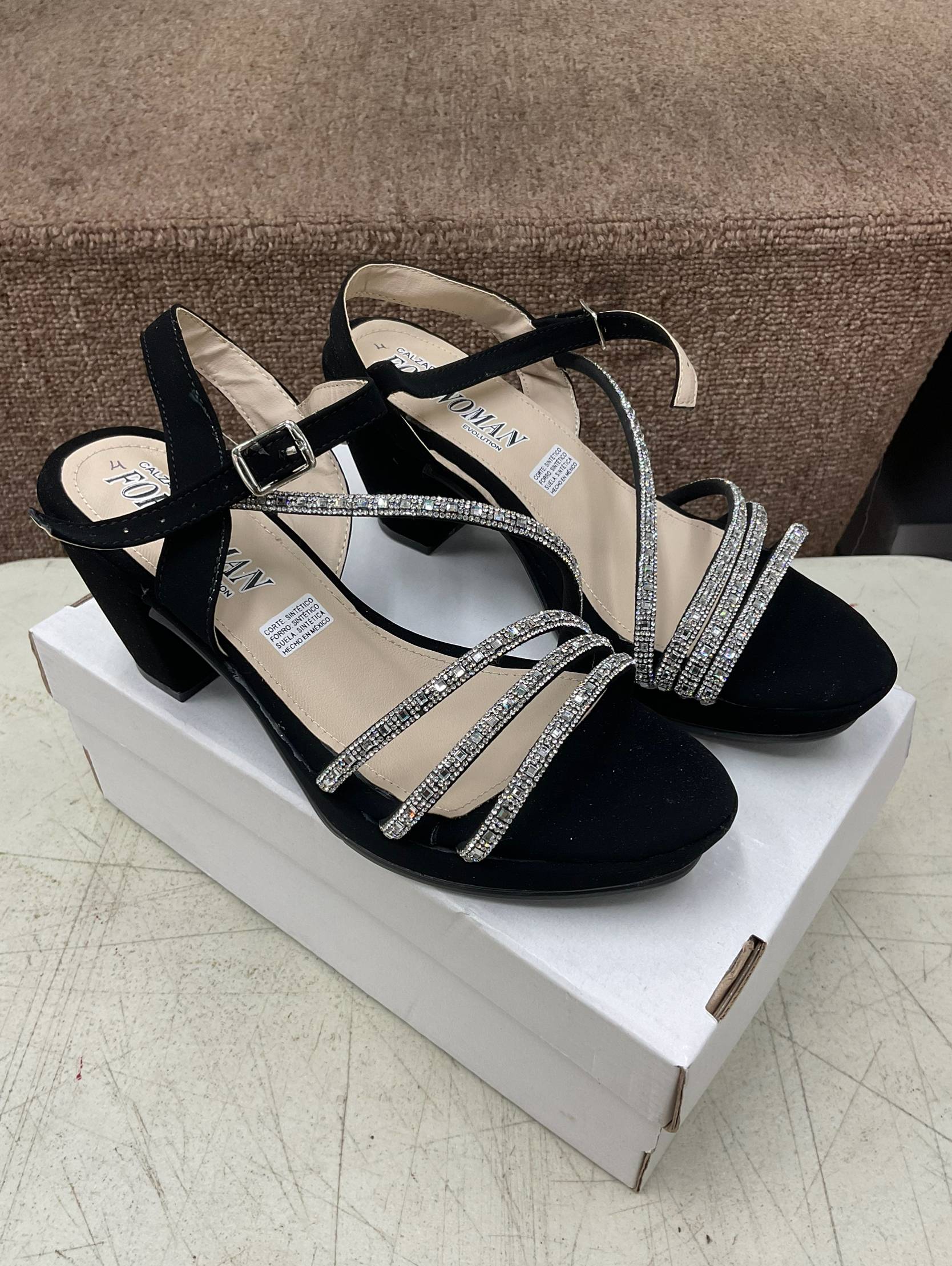 Zapatillas Negras de Tacón Ancho con Pedrería y Tiras Cruzadas para Dama